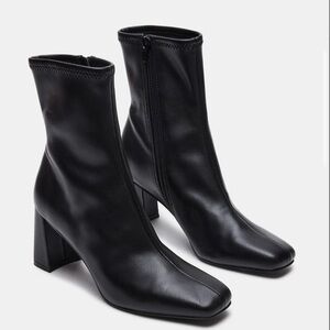 Steve Madden Hush booties in black